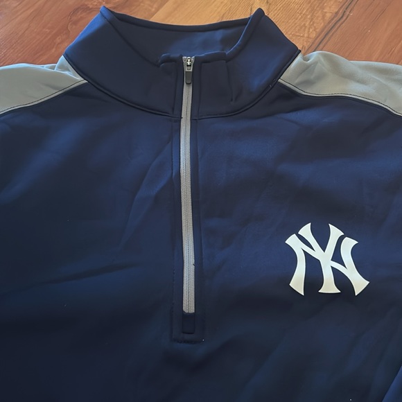New York Yankees Pull Over - Picture 2 of 4